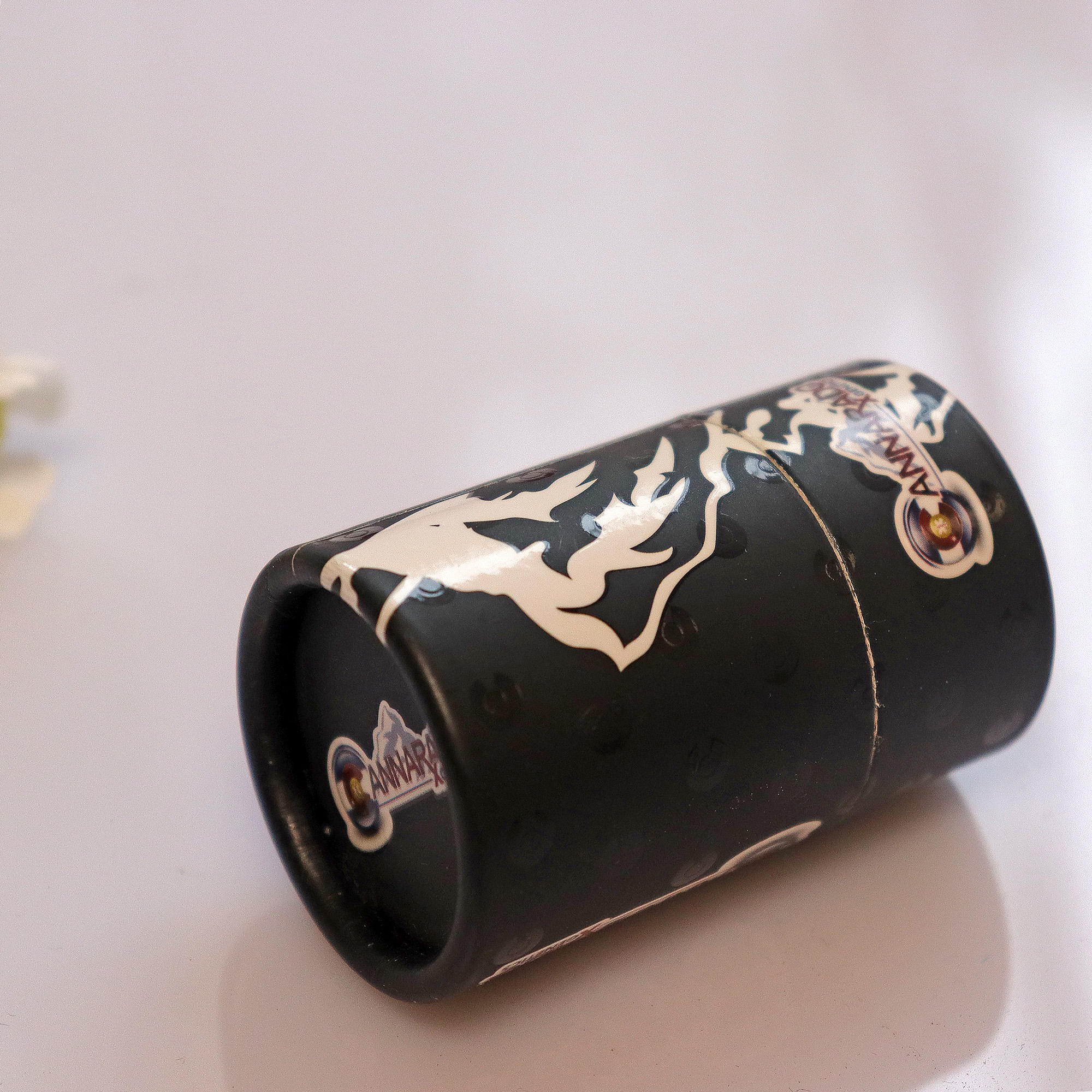 Изготовленные на заказ контейнеры для фундамента бумажного цилиндра с использованием бутылки с маслом EVA с упаковкой тубы из пенопластовой бумаги