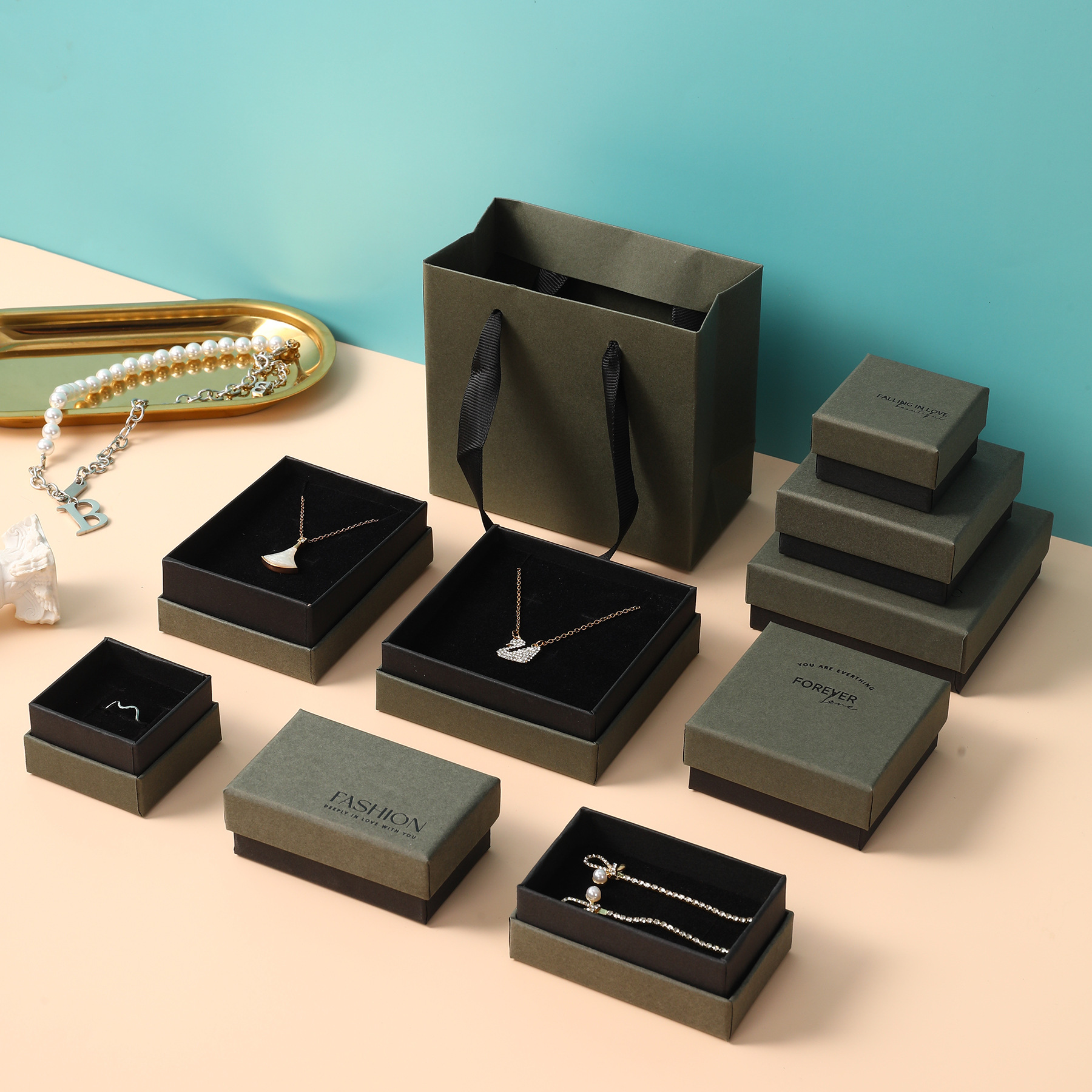 Упаковка для боксов на небесах и земля