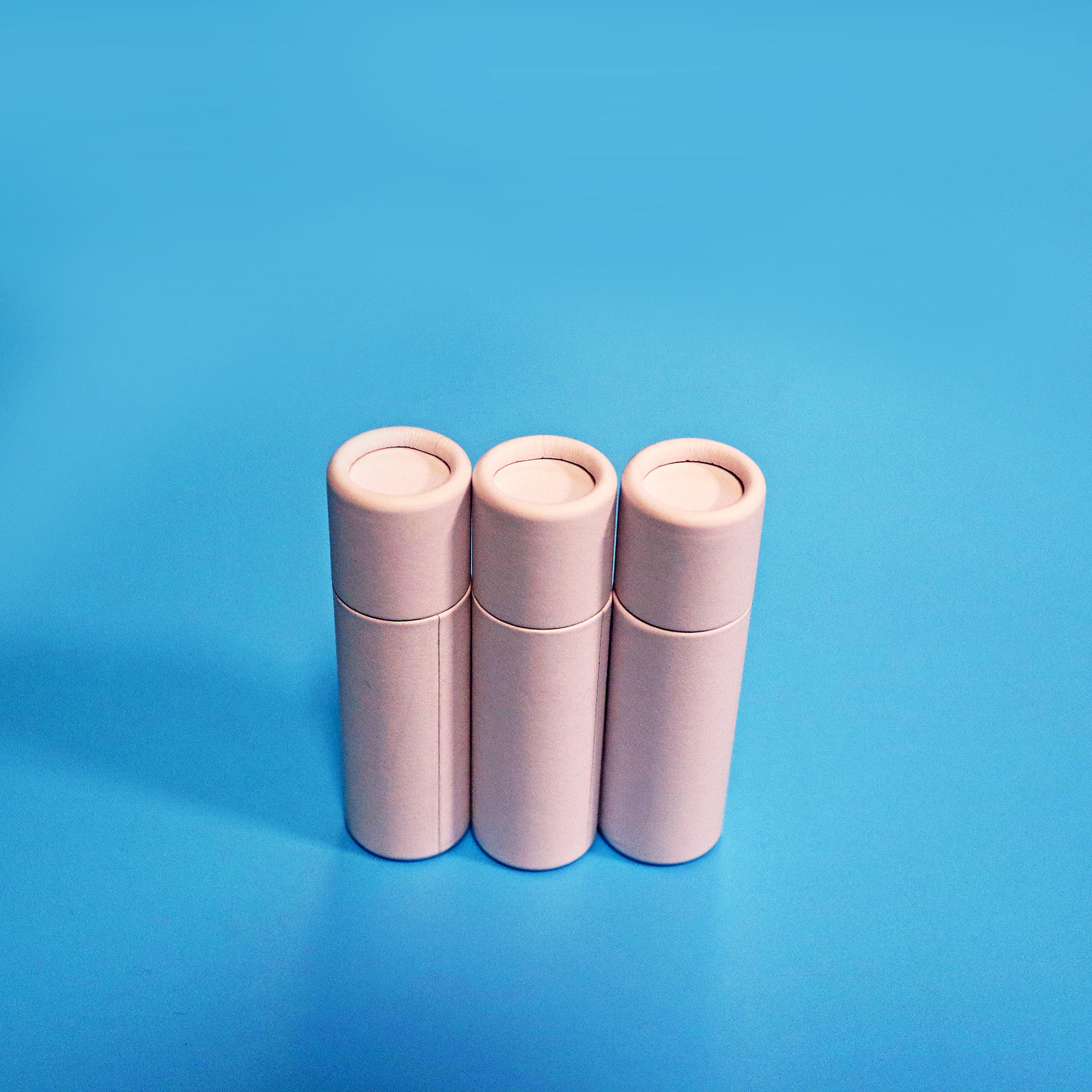 Тюбик из крафт-бумаги Сердечник из белой бумаги Упаковочный тюбик Биоразлагаемый дезодорантный блеск для губ Бумажный пуш-ап тюбик для бальзама для губ