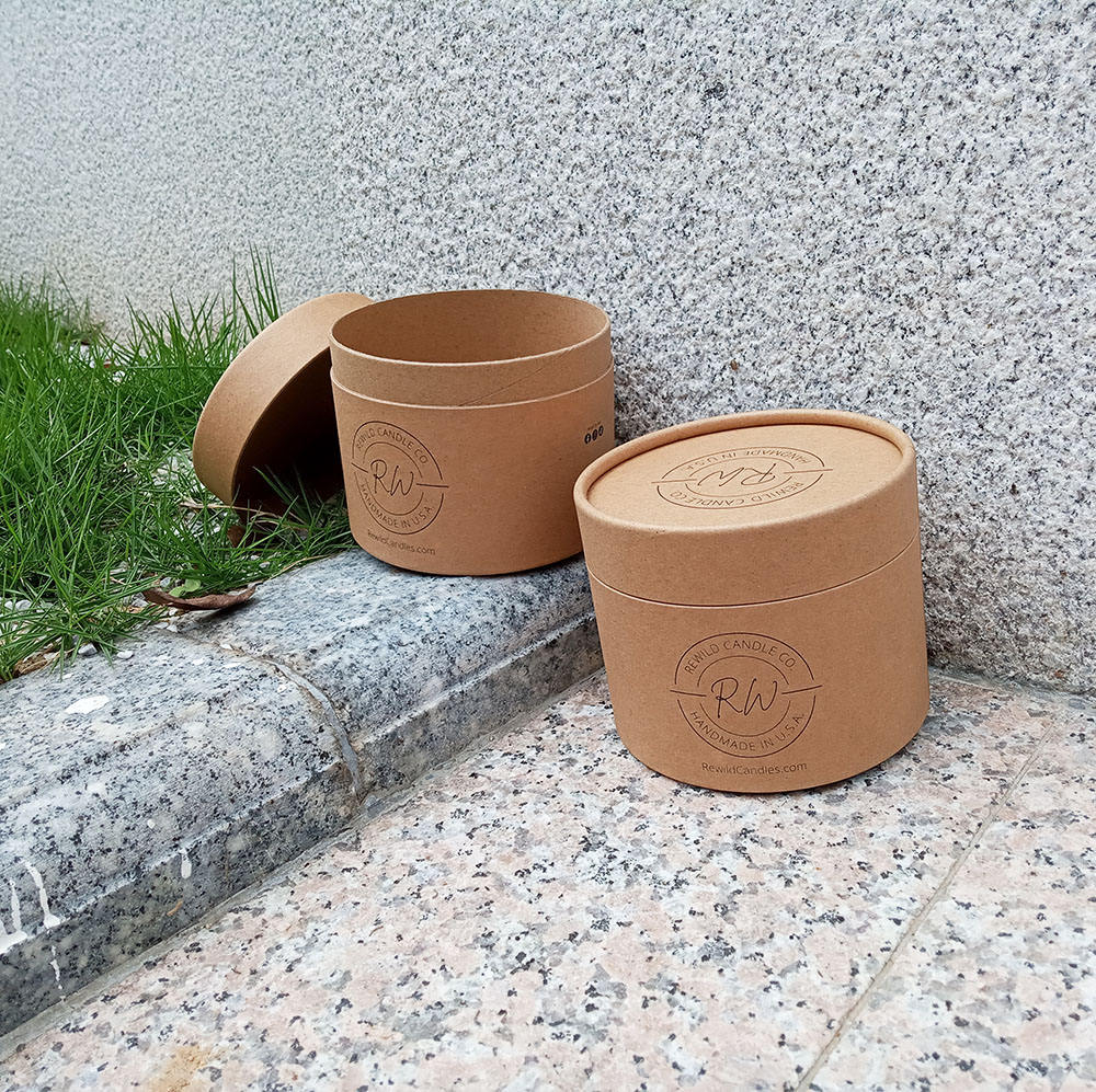 100% переработанный материал. Изготовленная на заказ упаковка для бумажных туб для свечей.