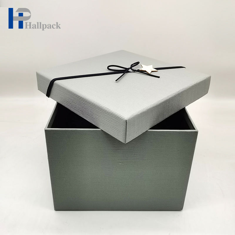 Бумажная коробка изготовленной на заказ серой картонной роскошной коробки упаковывая бумажную коробку с лентой