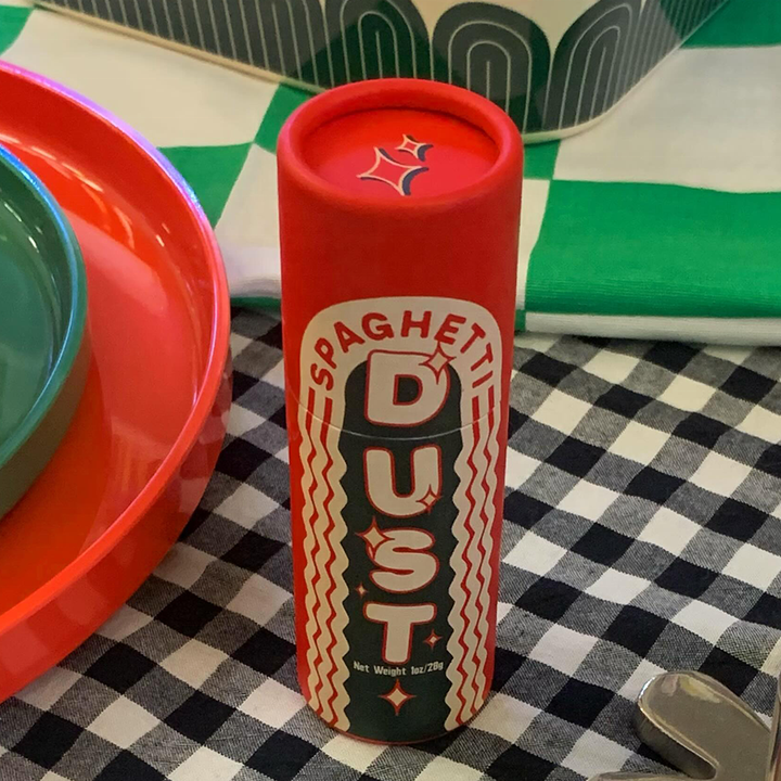 Экологичная круглая коробка для туб ручной работы для пищевых продуктов. Изготовленная на заказ бумажная упаковка для туб для специй. Биоразлагаемая туба для соли.