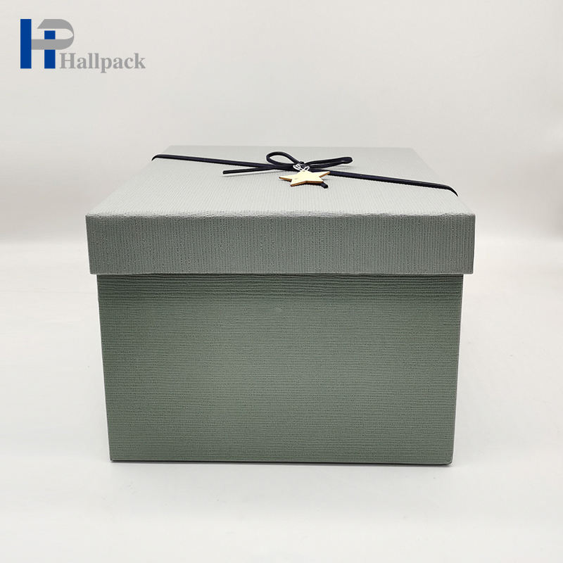 Бумажная коробка изготовленной на заказ серой картонной роскошной коробки упаковывая бумажную коробку с лентой