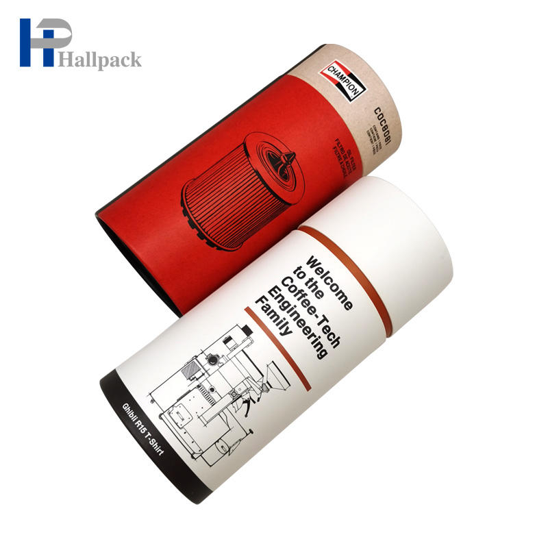 Переработанная бумага. Плоская трубка. Длинная красная трубка из крафт-бумаги.