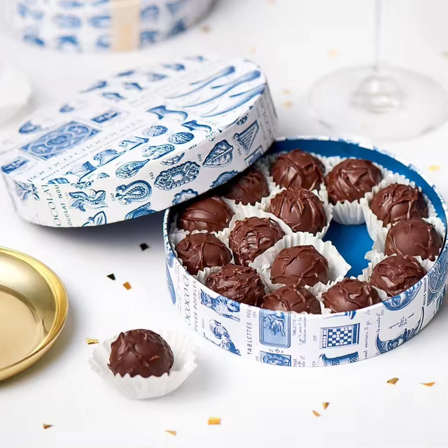 Изготовленная на заказ картонная цилиндрическая бумажная трубка для упаковки шоколадного торта из пищевой бумаги