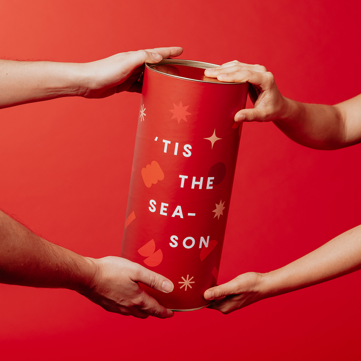 Биоразлагаемая упаковочная бумага для туб. Металлическая крышка и дно. Переработанные транспортировочные тубы. Бумажные картонные тубы для еды и подарочных наборов.