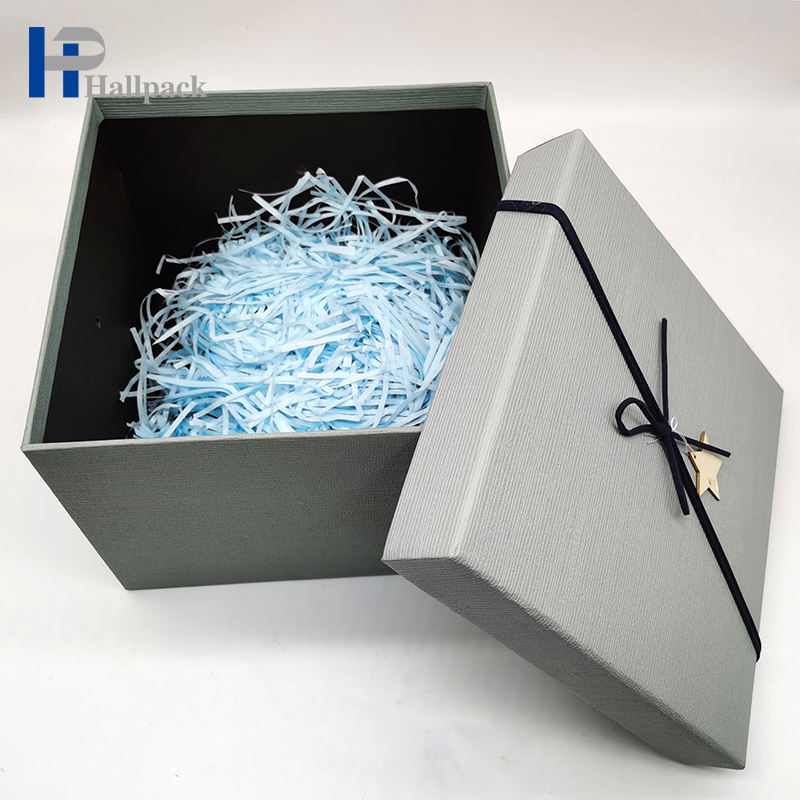 Бумажная коробка изготовленной на заказ серой картонной роскошной коробки упаковывая бумажную коробку с лентой